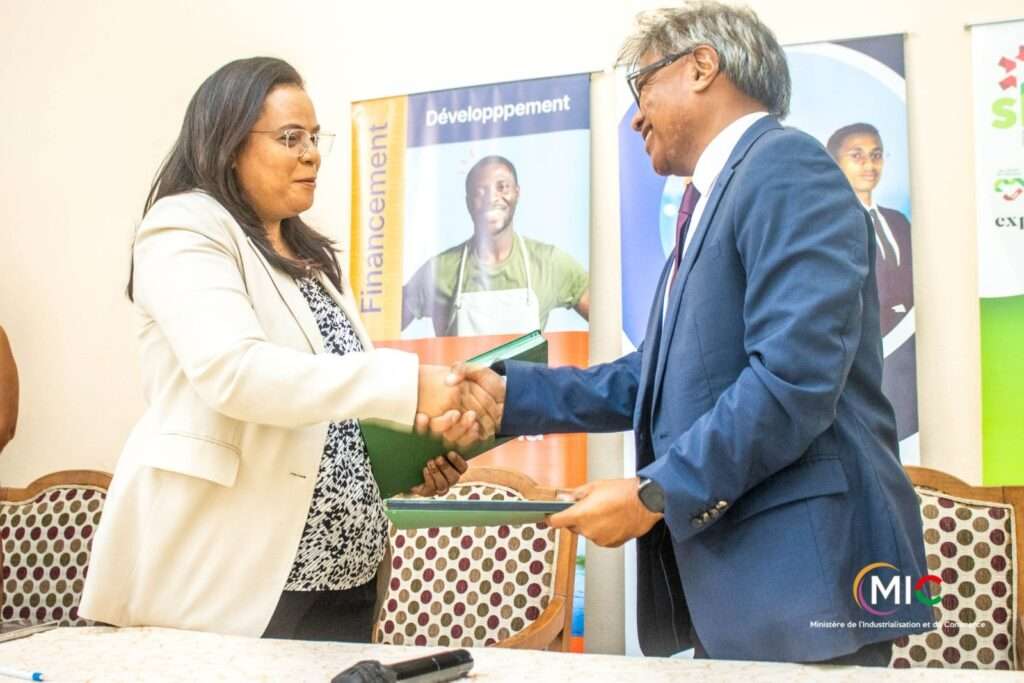 Signature de la Convention de Partenariat entre le SIM et FIHARIANA: un engagement pour l'entrepreneuriat et le développement industriel à Madagascar