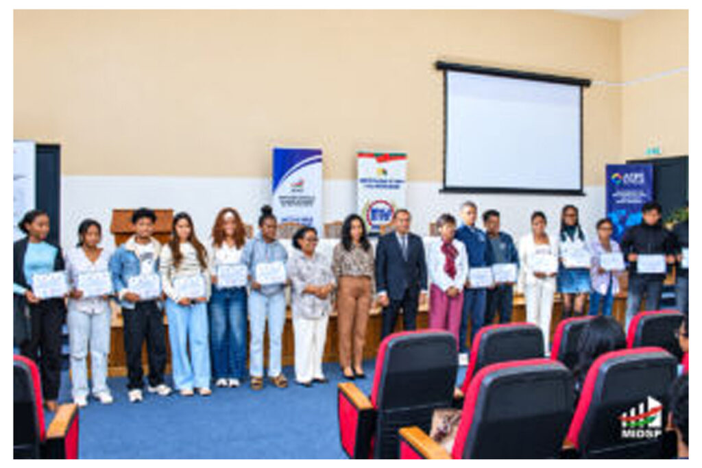 PÔLE STAGE MADAGASCAR : LES MEMBRES DU SIM S’ENGAGENT AUX CÔTÉS DES JEUNES